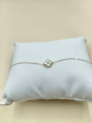 Classic White Clover Bracelet 0.41 Grams, 18KT Gold