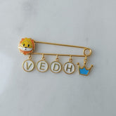 Personalised lion crown lapel pin 5.960 grams, 18KT Gold