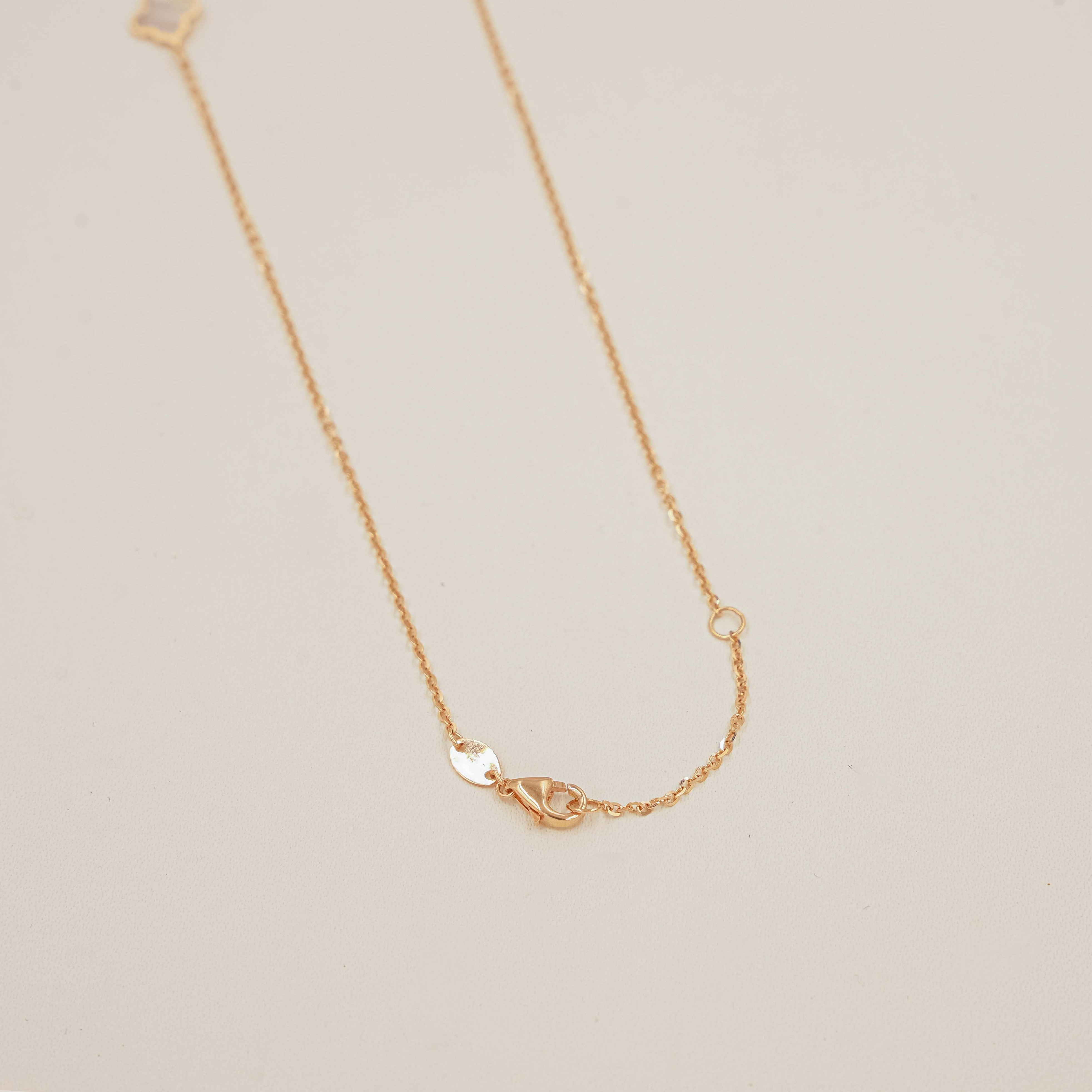 Elegant Clover Charm Necklace 2.78 Grams, 18kt Gold