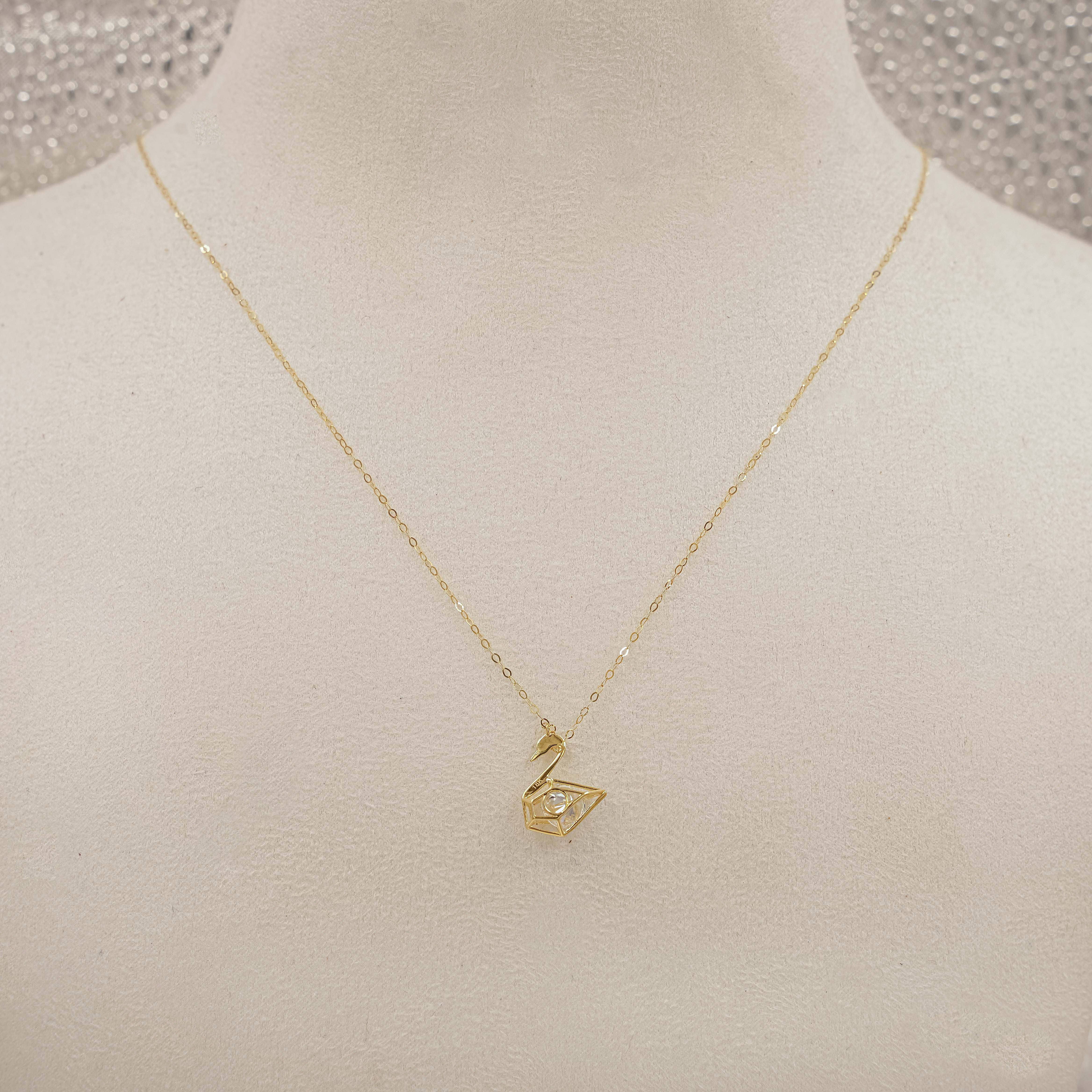 Golden Swan Pendant Necklace 1.06 Grams, 18kt Gold