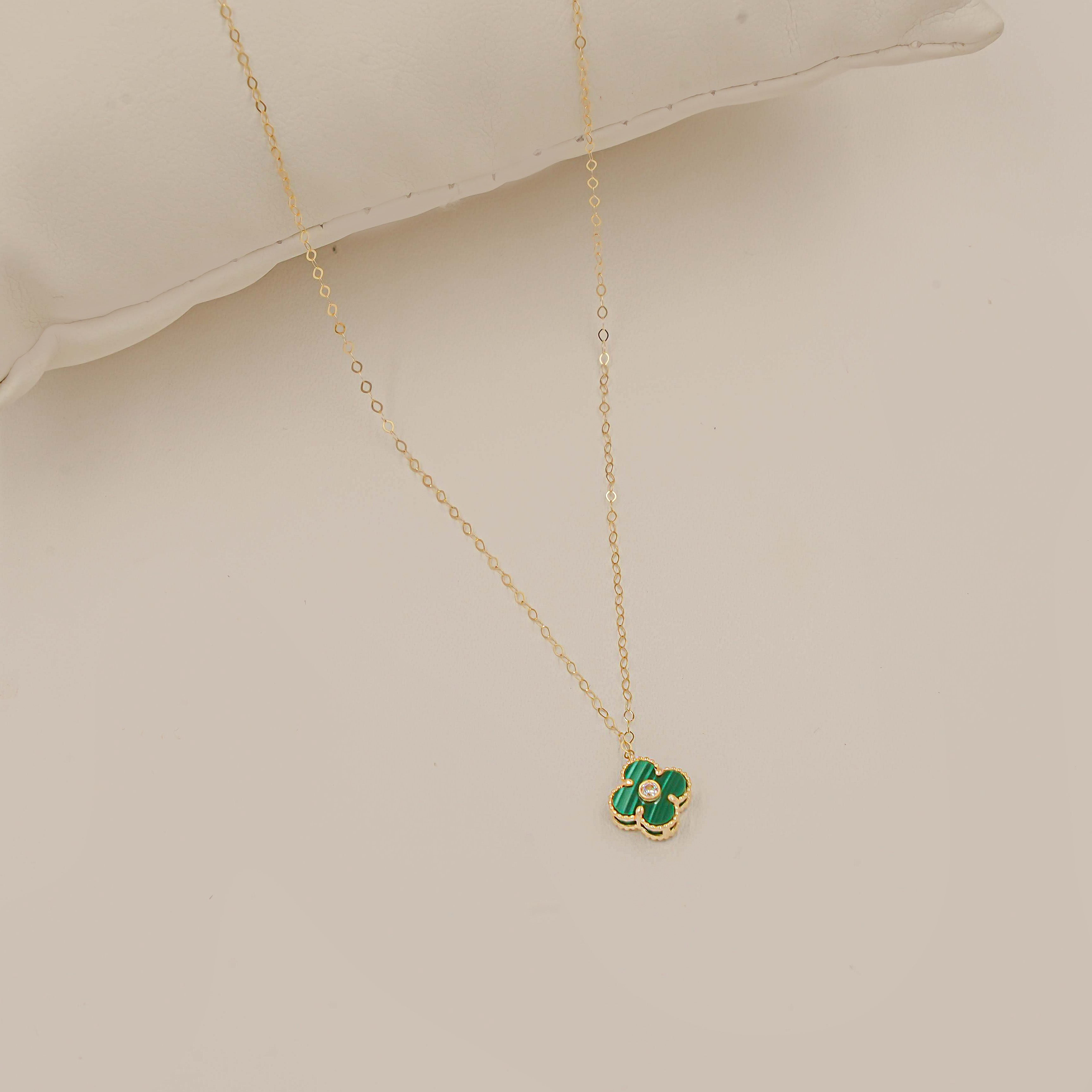 Van-Cleef Green Necklace 0.54 Grams, 18kt Gold