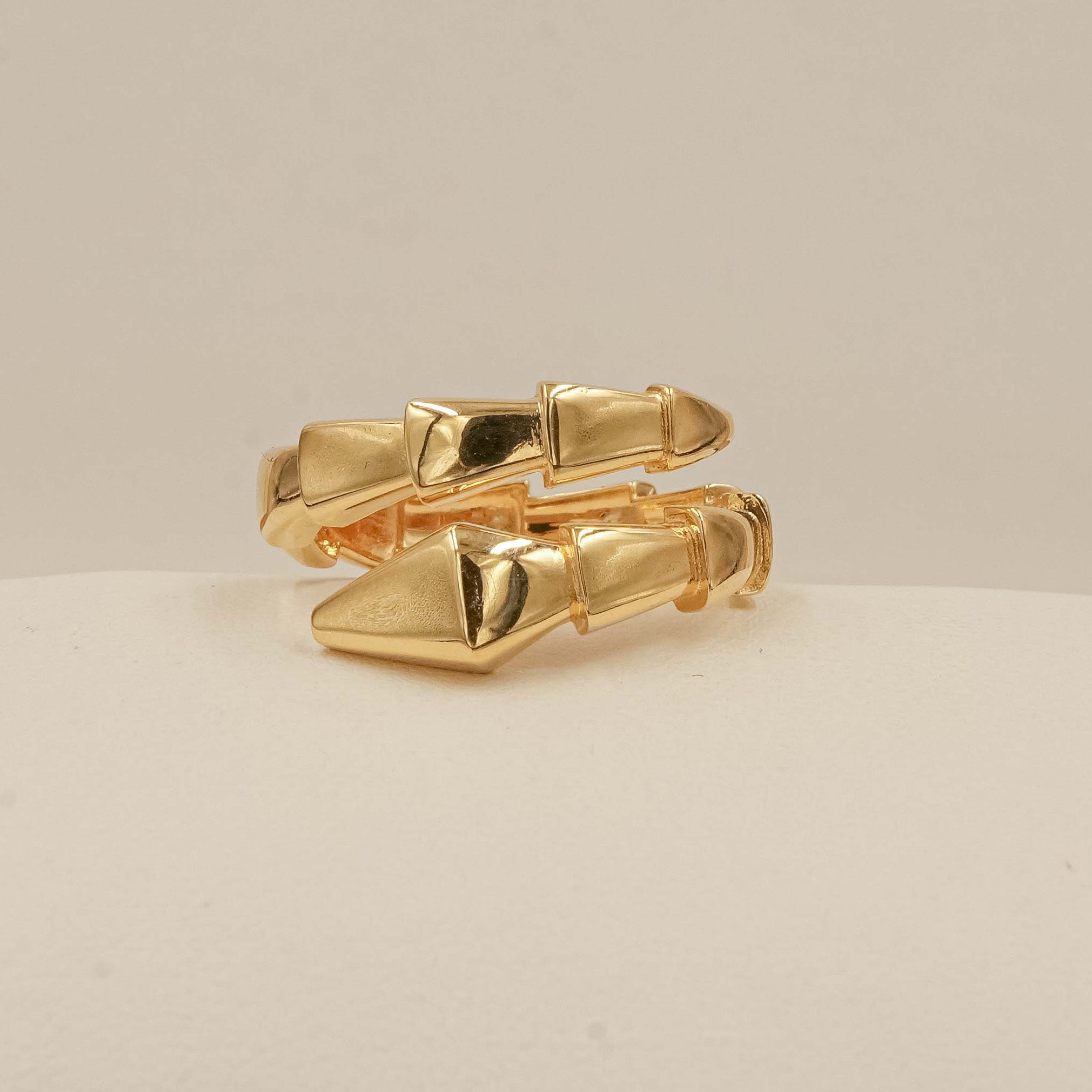 Vesta Arrow Statement Ring 3.44 Grams , 18KT Gold