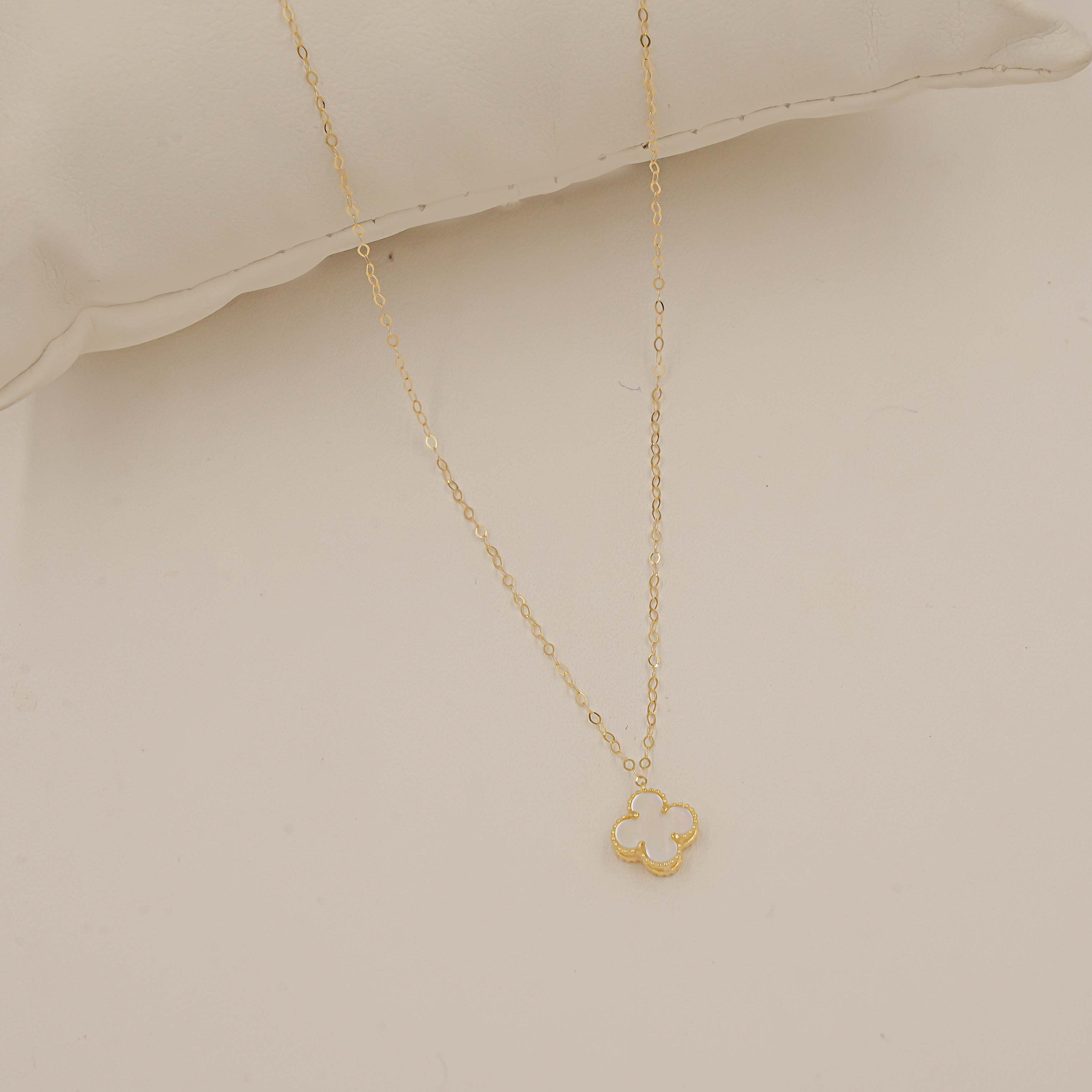 Van-Cleef White Necklace 0.52 Grams, 18kt Gold