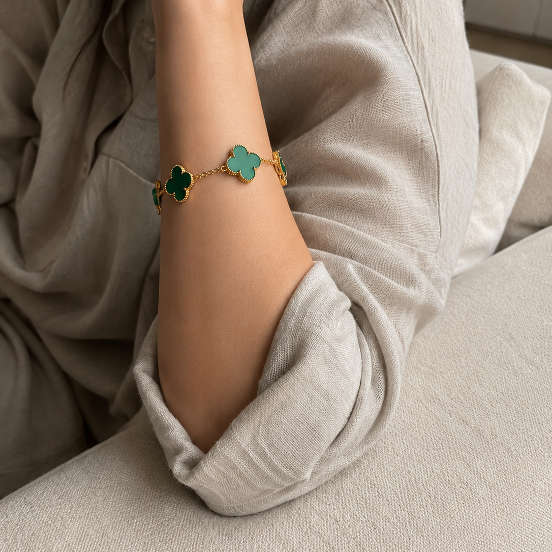 Green Clover Charm Bracelet 4.63 grams 18kt gold