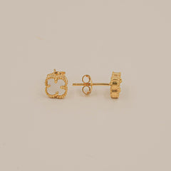 Van-Cleef White Pendant Set 2.68 Grams, 18kt Gold