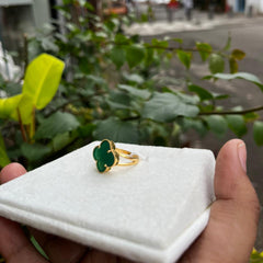 Green Clover Ring 3.61 grams 18kt gold