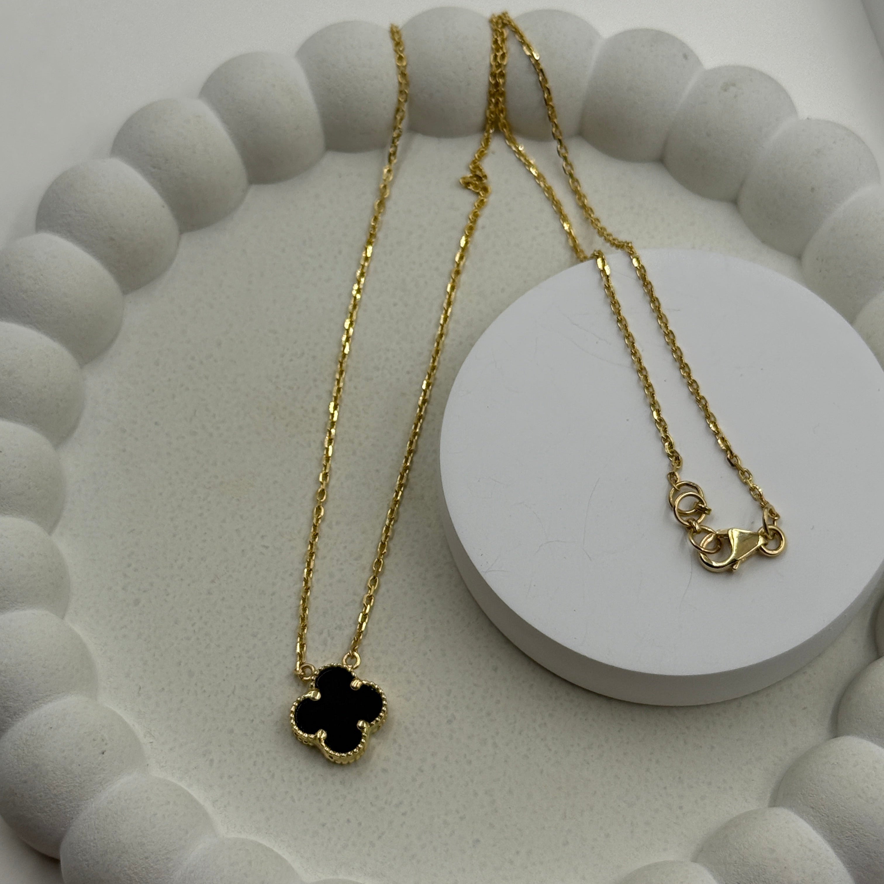 Van-Cleef Black Necklace 4 Grams, 18kt Gold