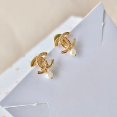 Royal Pearl Hoops Earrings 2.6 Grams, 18KT Gold
