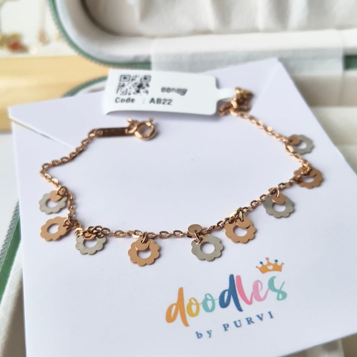 Elegant Gold Charm Bracelet  2.38 grams, 18KT Gold