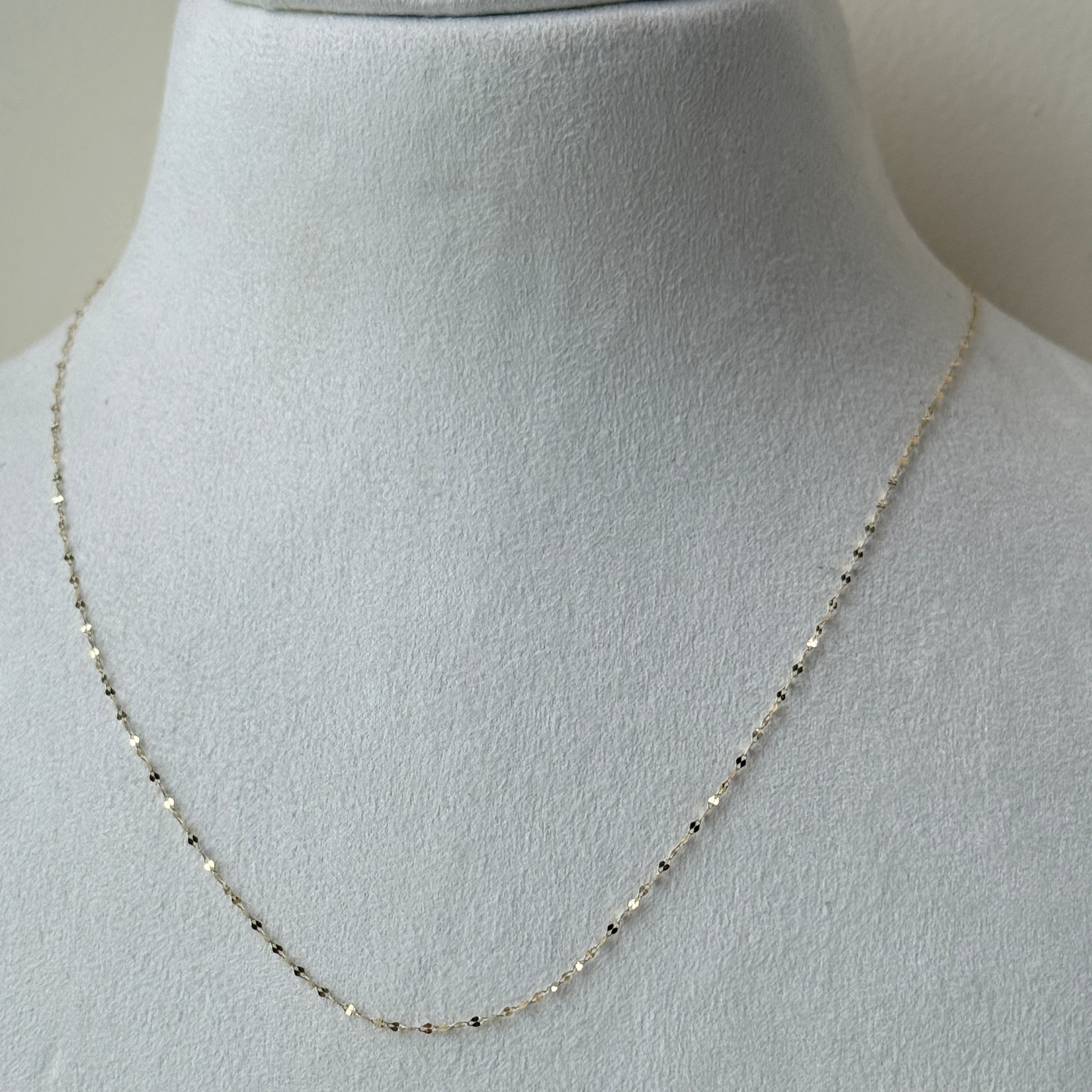 Pure Elegance Chain 0.320 Grams, 18kt Gold