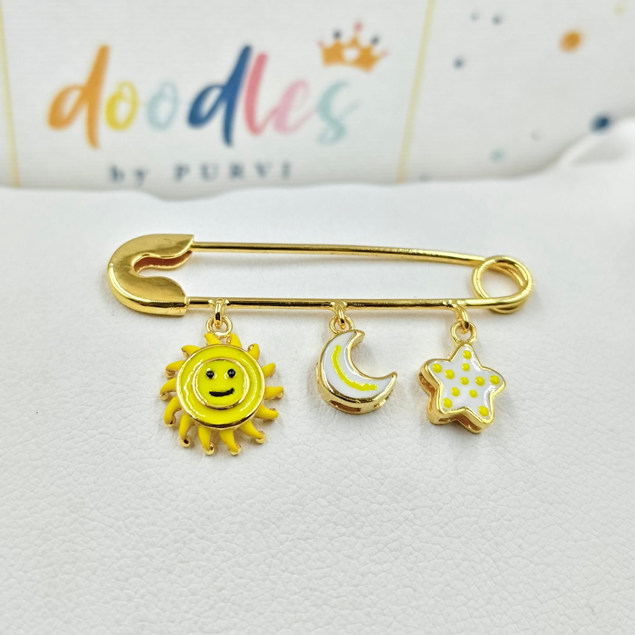 Sun Moon Star Pin 2.8 Grams, 18KT Gold