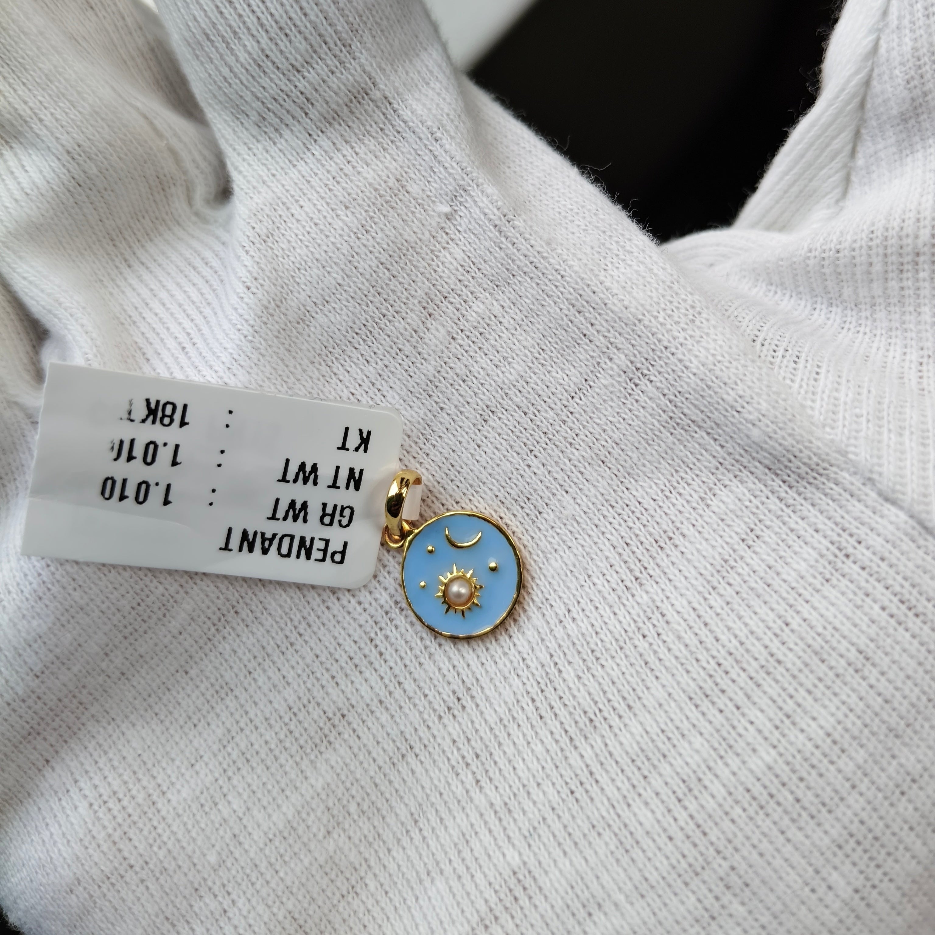 Sky Pendant with Pearl 1.01 grams, 18KT Gold